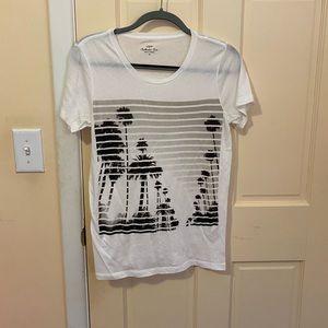 Women’s J. Crew graphic Tee Shirt Size M